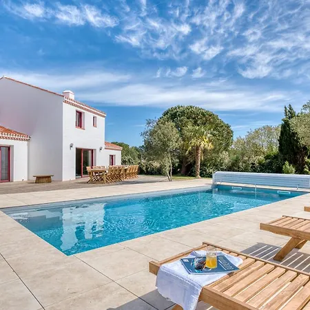 Belvedere Panoramic View Pool Jacuzzi Sauna Boules Sleeps 15 Villa